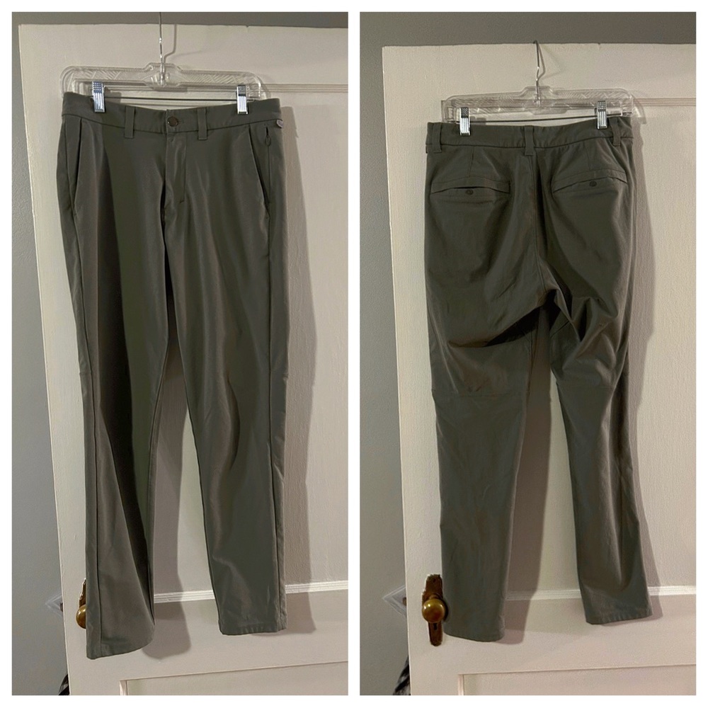 Lululemon commission pant in light olive / green WITH HOLE